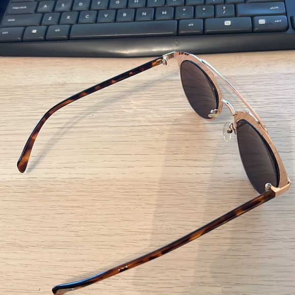 Bobby Roaché mirror sunglasses. - Picture 5 of 5